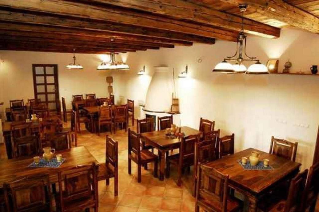Malomudvar Etterem Cukraszda Panzio Es Rendezvenyhaz Gyongyos Exterior photo