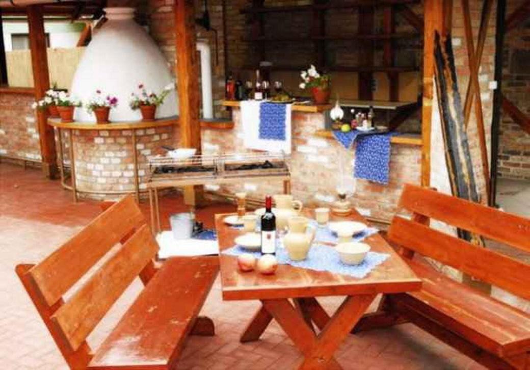 Malomudvar Etterem Cukraszda Panzio Es Rendezvenyhaz Gyongyos Exterior photo