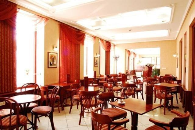 Malomudvar Etterem Cukraszda Panzio Es Rendezvenyhaz Gyongyos Exterior photo
